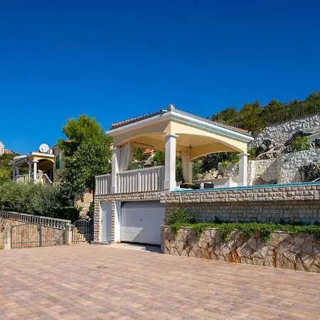 Seaside Family Friendly House With A Swimming Pool Cove Ljubljeva, Trogir - 19259 *