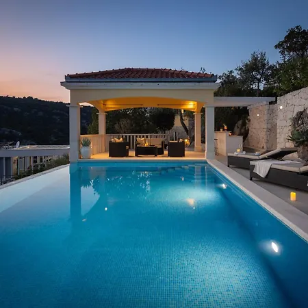 Seaside Luxury With A Swimming Pool Cove Ljubljeva, Trogir - 19259 * Vinisce
