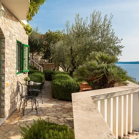 Seaside Luxury With A Swimming Pool Cove Ljubljeva, Trogir - 19259 Villa Vinišće