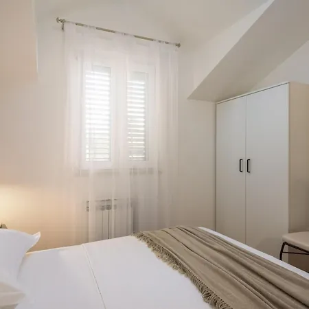 Seaside Luxury With A Swimming Pool Cove Ljubljeva, Trogir - 19259 Villa