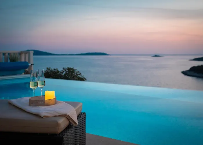 Seaside Luxury With A Swimming Pool Cove Ljubljeva, Trogir - 19259 * Vinisce