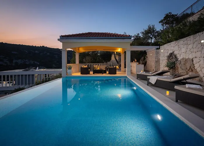 Seaside Luxury With A Swimming Pool Cove Ljubljeva, Trogir - 19259 * Vinisce
